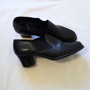 Aerosole Black Leather Shoes size 8